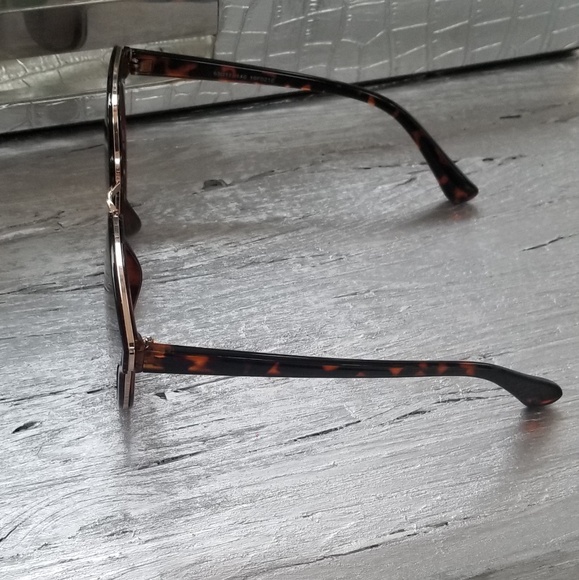 SUNNIES - Picture 4 of 4